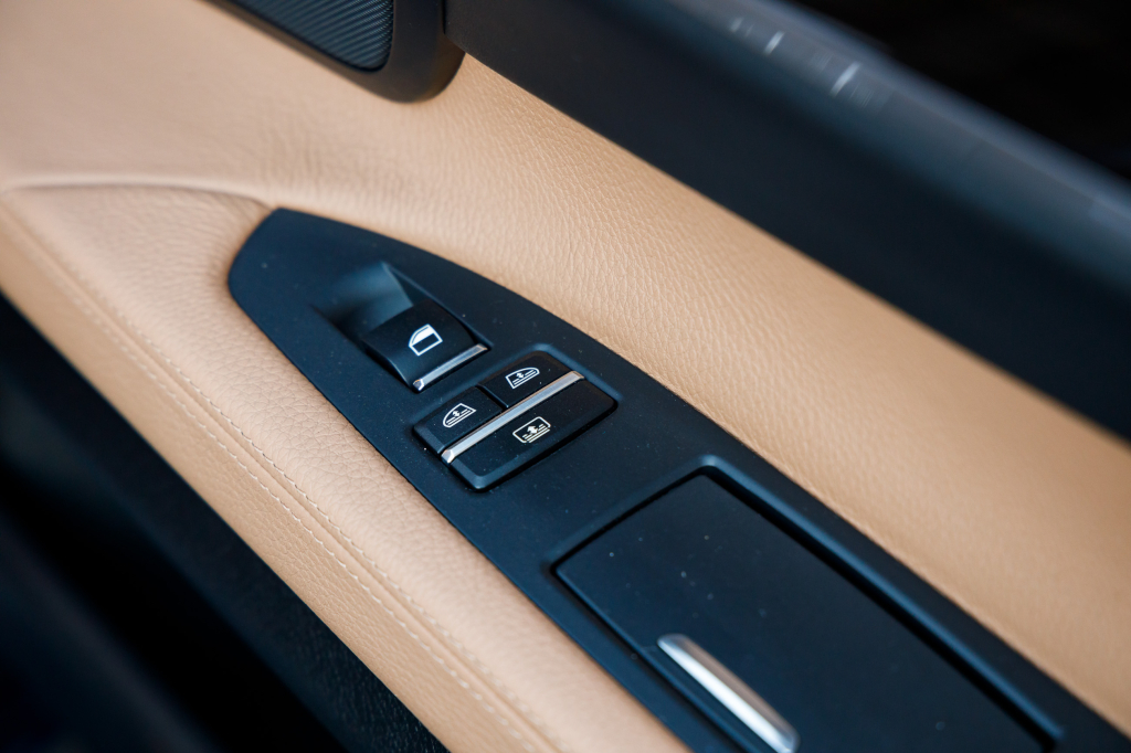 BMW 740 Li 2011 photo 33