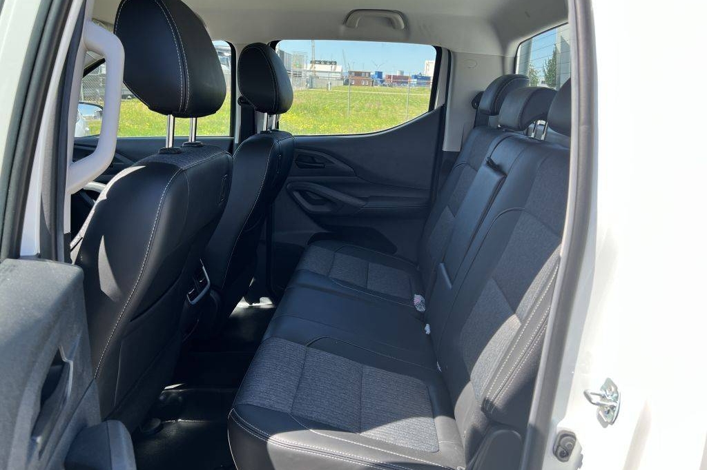 Peugeot Landtrek Double Cab 4x4 1.9L Diesel 6-Speed 2023 фото Peugeot Landtrek Double Cab 4x4 1.9L Diesel 6-Speed 2023 фото 12