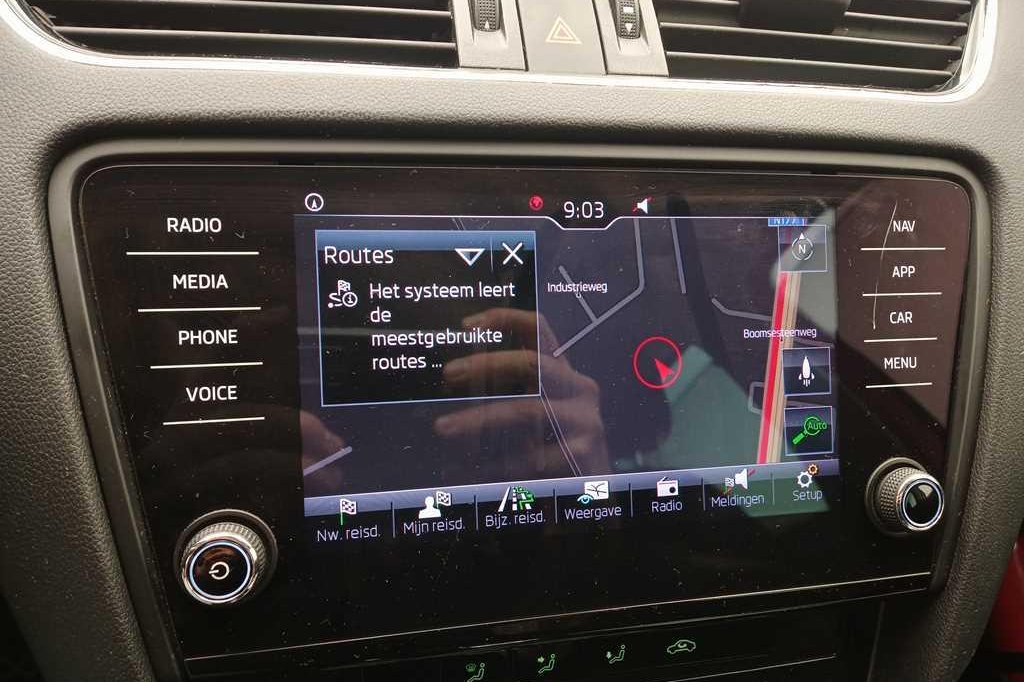 Skoda Octavia Combi 2018 фото 6