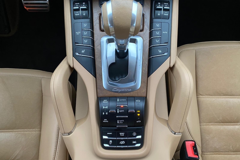 Porsche Cayenne GTS 2015 photo 9