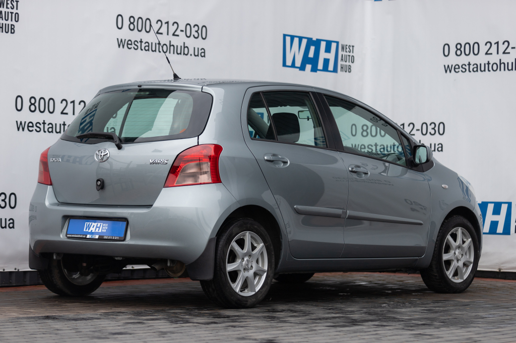 Toyota Yaris 2006 фото 3