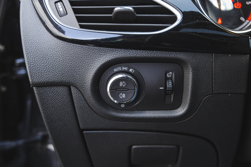 Opel Astra K 2016 фото 16