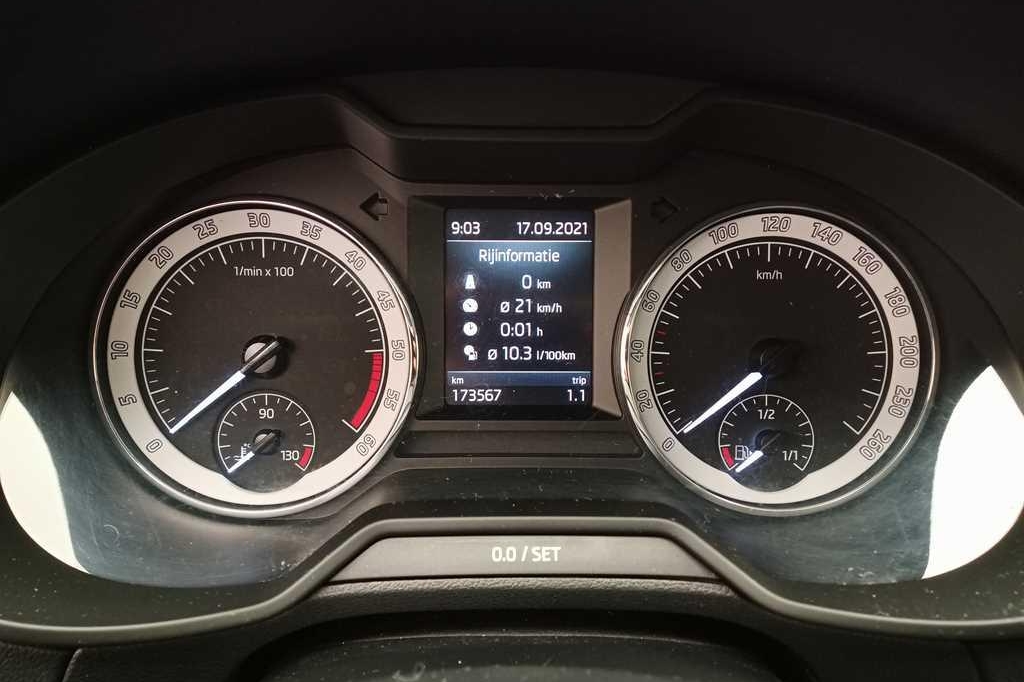 Skoda Octavia Combi 2018 фото 7