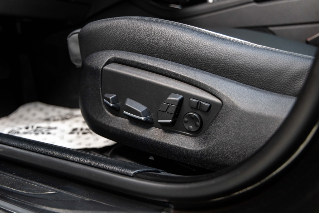 BMW 5 Series 2015 фото 15