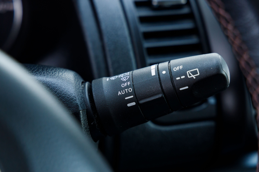 Nissan Note 2011 photo 17