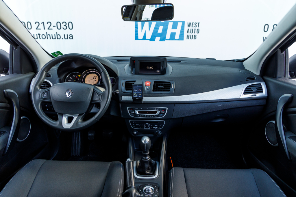 Renault Megane TCe 2010 photo 11