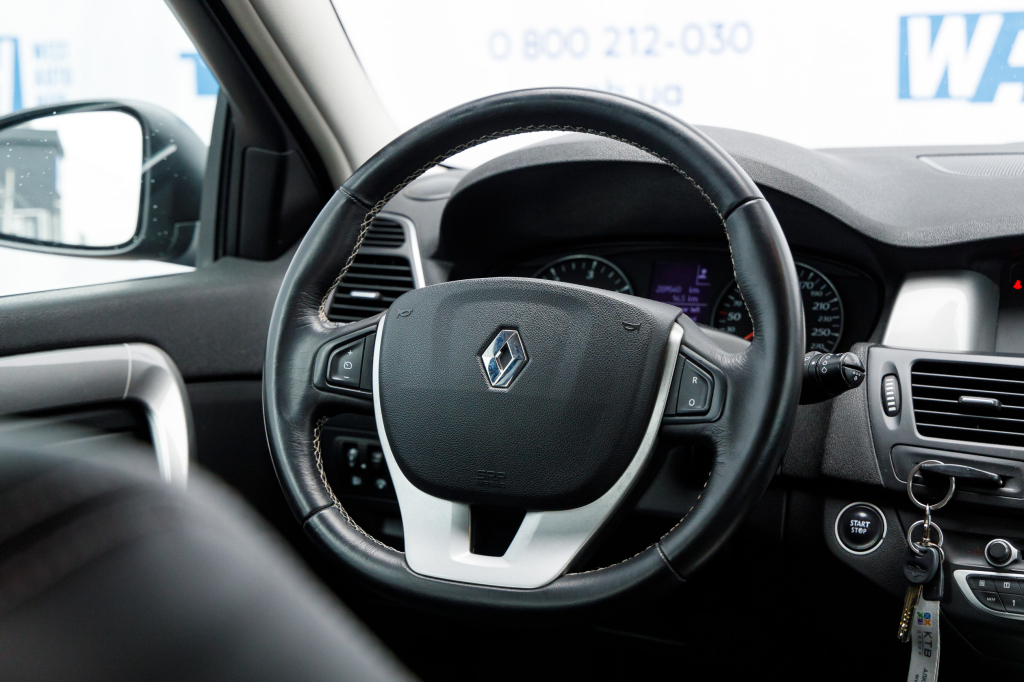 Renault Laguna III 2011 фото 9