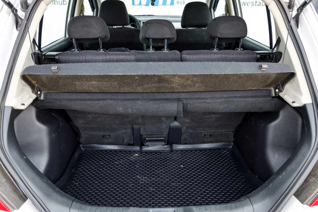 Nissan TIIDA 2010 photo 19