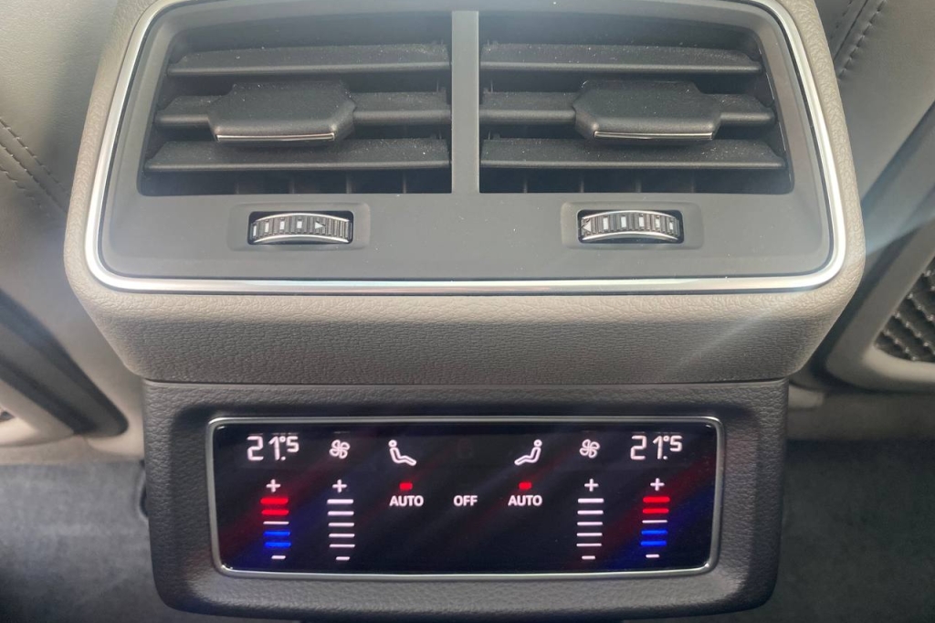 Audi e-tron 2019 photo 16