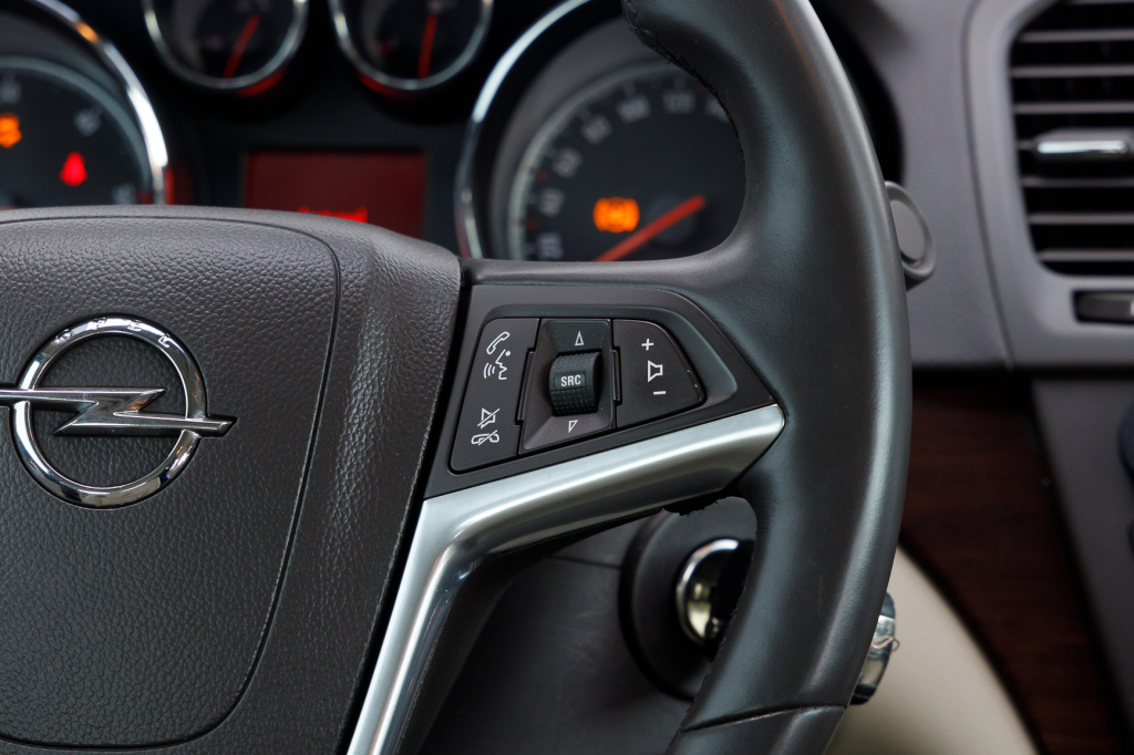 Opel Insignia фото 9