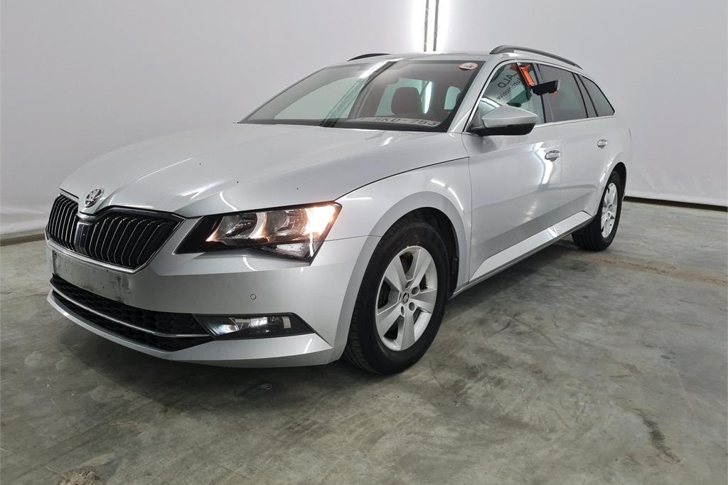 Skoda Superb Combi 2017 фото 6