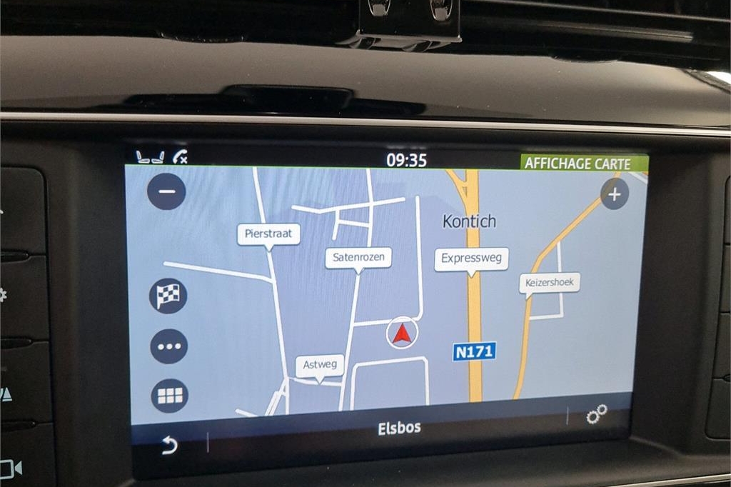 Jaguar XE 2017 фото 6