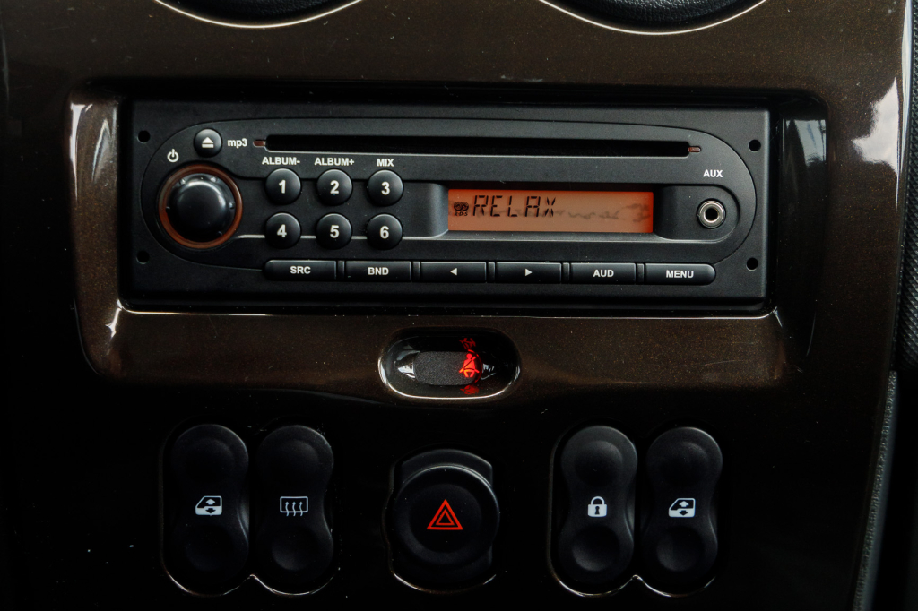 Dacia Duster 4x4 2011 фото 9