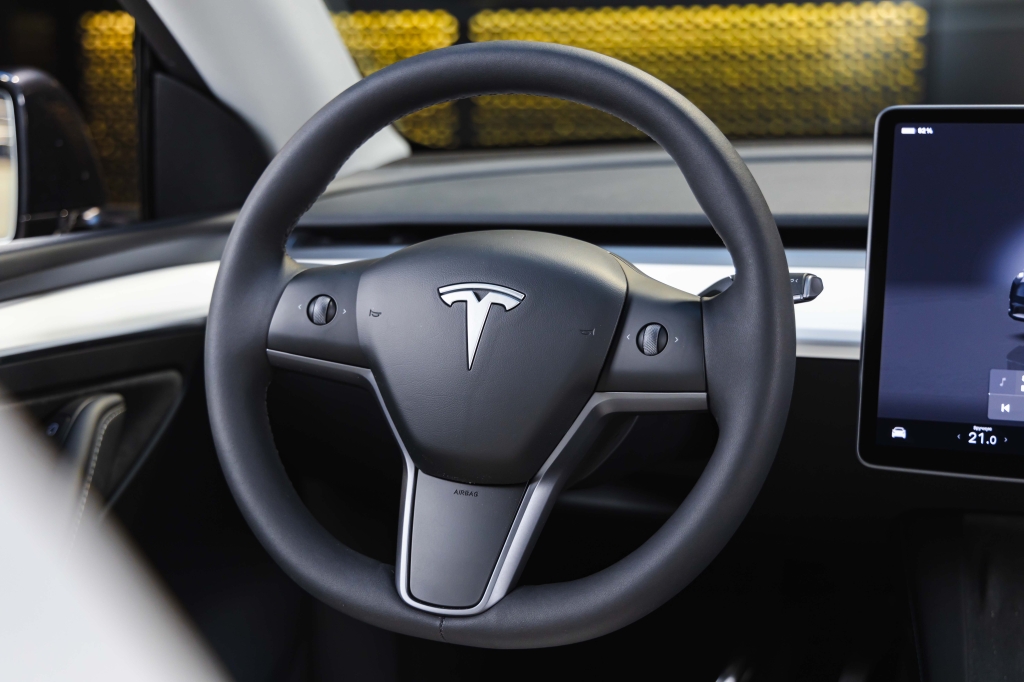 Tesla Model Y Long Range 2024 фото Tesla Model Y Long Range 2024 фото 23