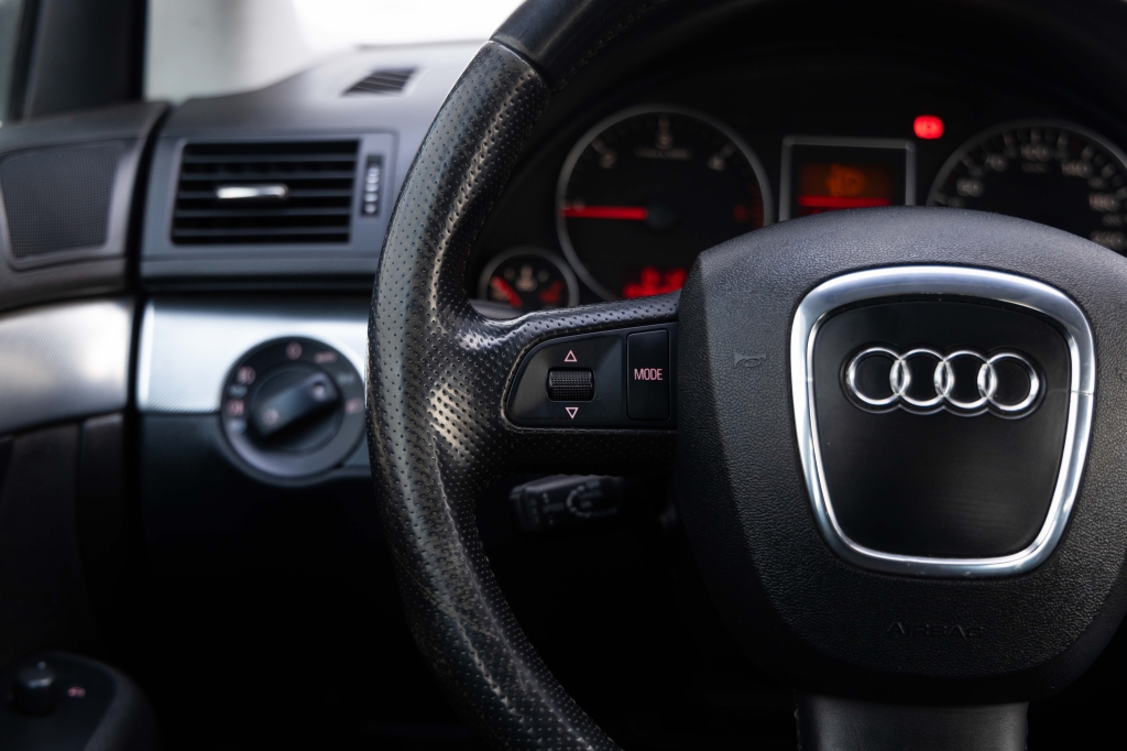 Audi A4 S-Line 2007 фото Audi A4 S-Line 2007 фото 16