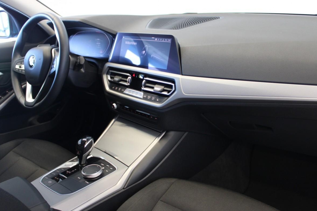 BMW 3er Touring 2019 фото 2