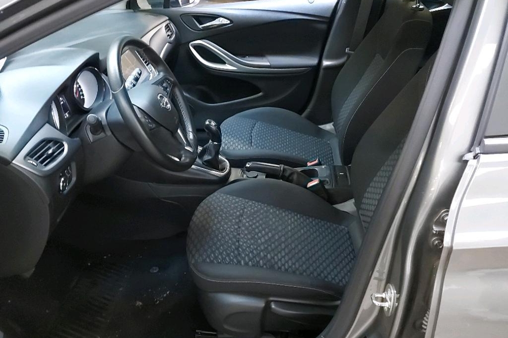 Opel Astra 2017 фото 13