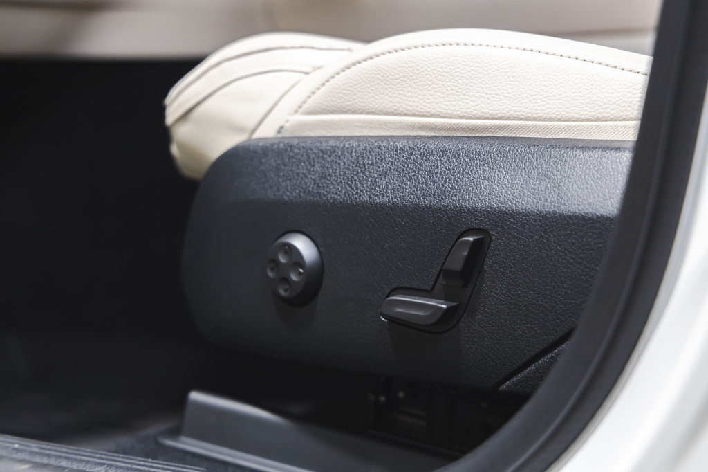 Mercedes-Benz GLC-Class 2023 photo 27