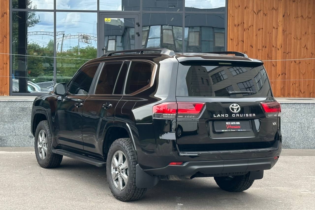 Toyota Land Cruiser 300 VX BR6 Armor 2022 фото Toyota Land Cruiser 300 VX BR6 Armor 2022 фото 3