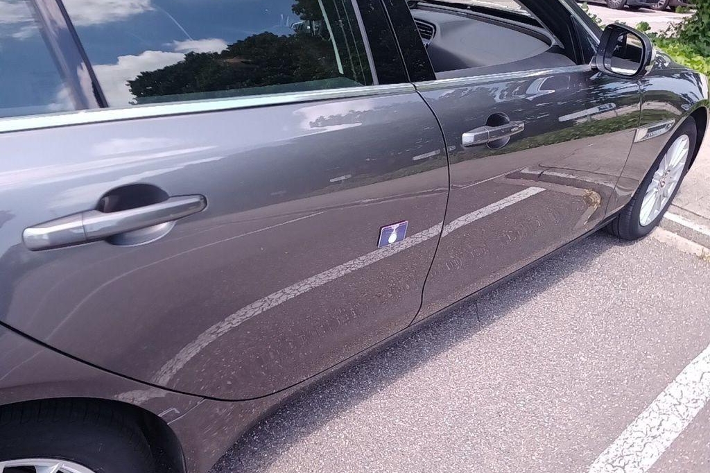 Jaguar XE 2015 photo 38