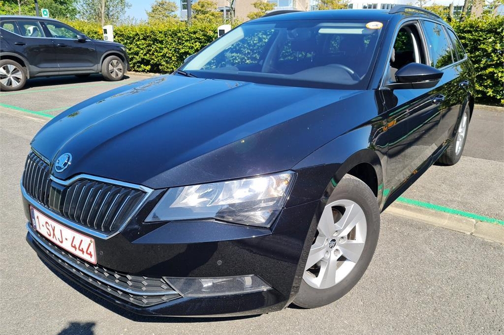 Skoda Superb Combi 2017 фото 4