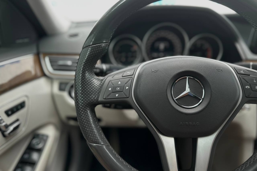 Mercedes-Benz E-Class 2015 4Matic фото Mercedes-Benz E-Class 2015 4Matic фото 14