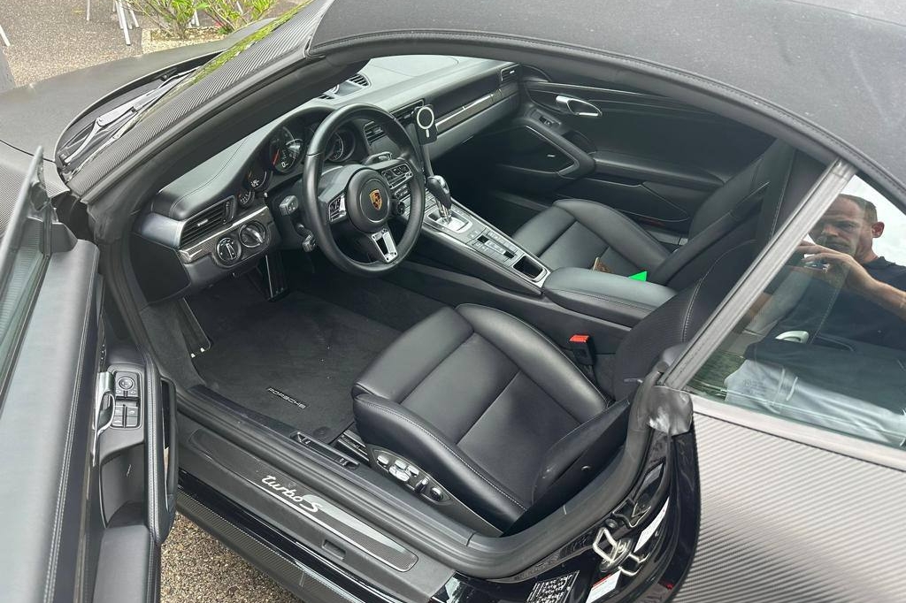 Porsche 911 Turbo S 2016 фото 5