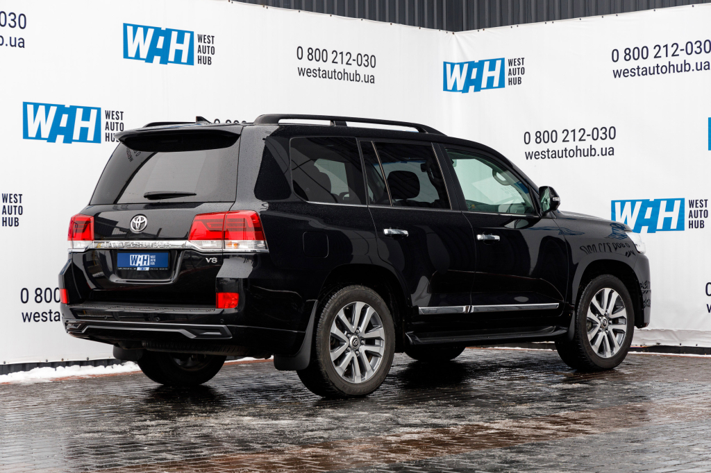 Toyota Land Cruiser 200 2018 photo 1