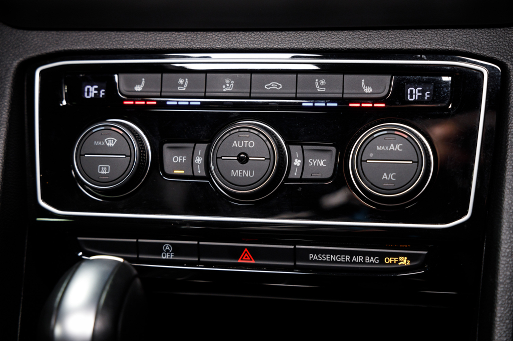 Volkswagen Atlas Cross Sport SEL Premium R-Line 2021 photo 26