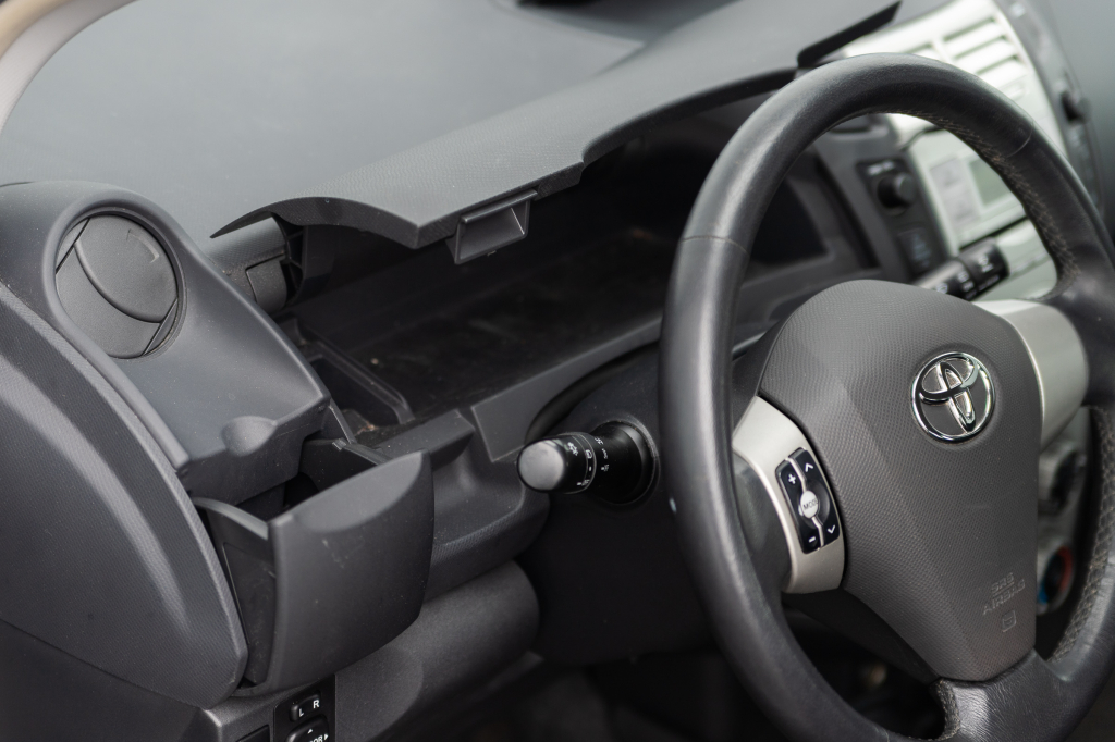 Toyota Yaris 2006 фото 17