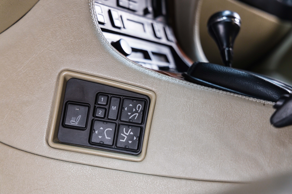 Jaguar XJ 1993 фото Jaguar XJ 1993 фото 22