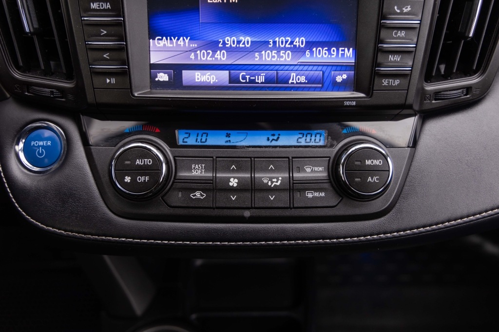 Toyota RAV4 Hybrid 2017 фото Toyota RAV4 Hybrid 2017 фото 23