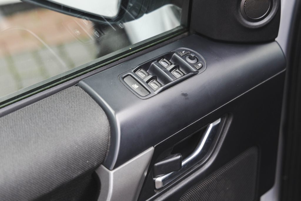 Land Rover Freelander 2010 photo 15