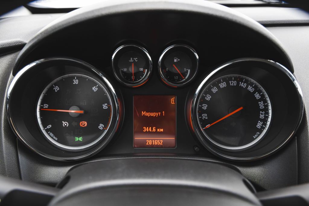 Opel Astra J 2011 фото 14