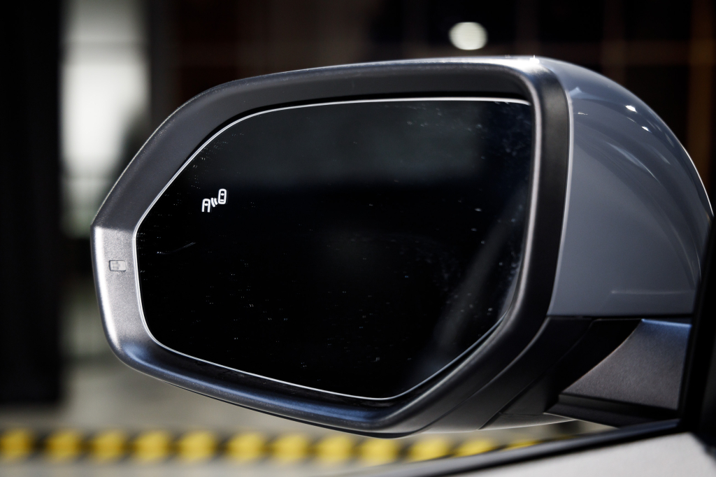 Volkswagen Atlas Cross Sport SEL Premium R-Line 2021 photo 42