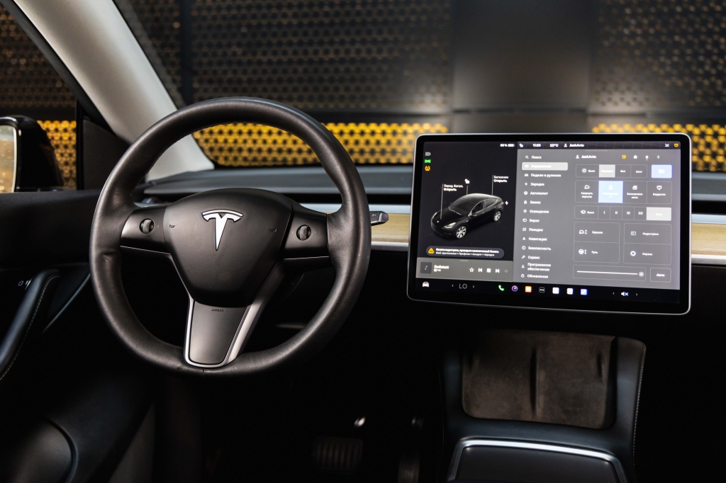 Tesla Model Y Long Range Dual Motor 2022 фото Tesla Model Y Long Range Dual Motor 2022 фото 18