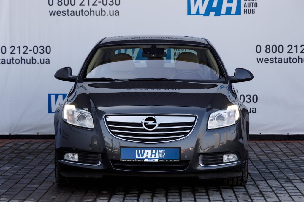 Opel Insignia фото 1