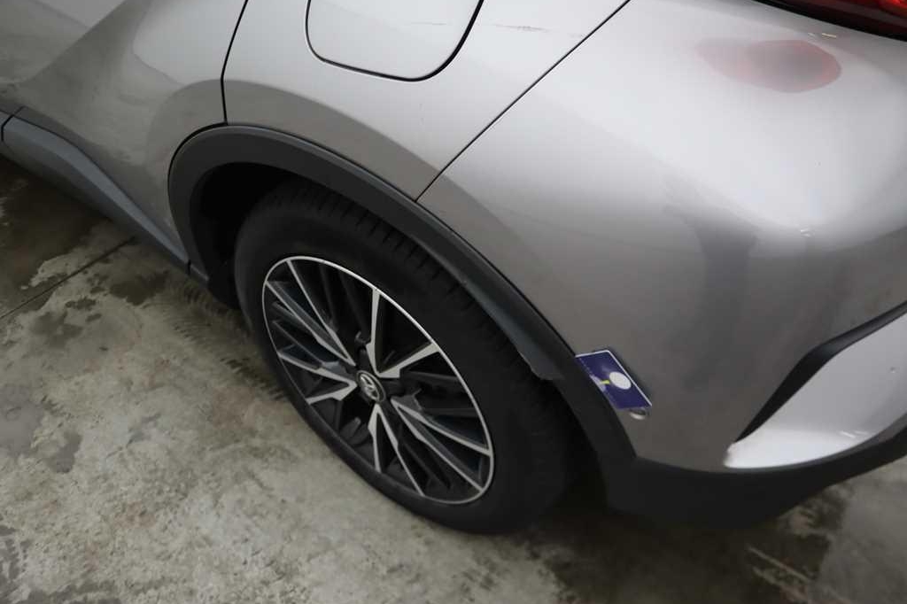 Toyota C-HR 2017 photo 21