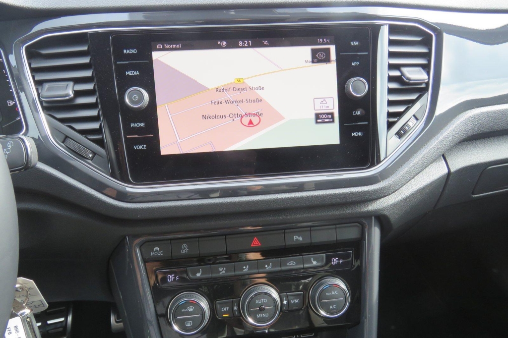 Volkswagen T-Roc 2019 photo 2