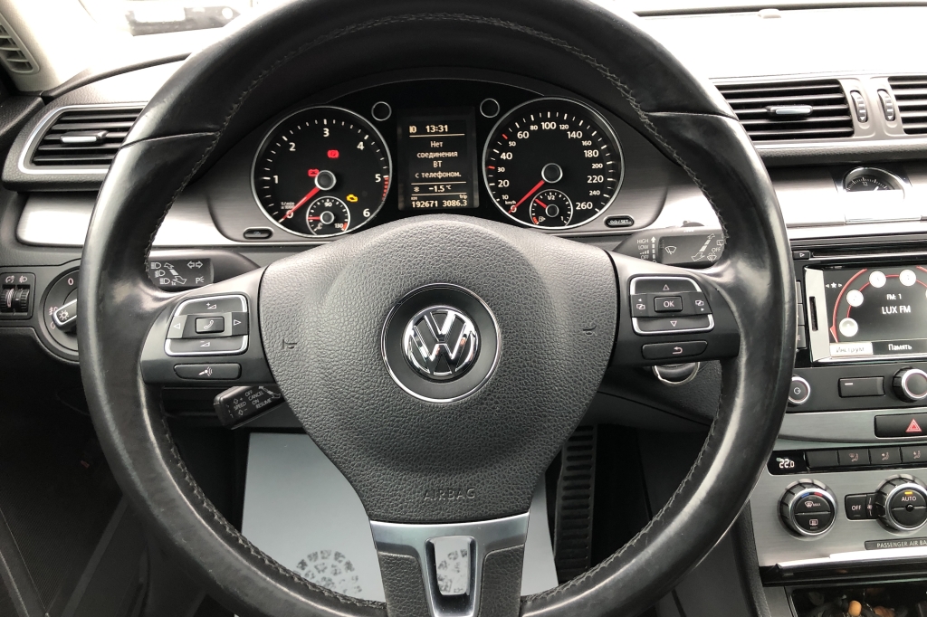 Volkswagen Passat B7 Panorama 2012 photo 17
