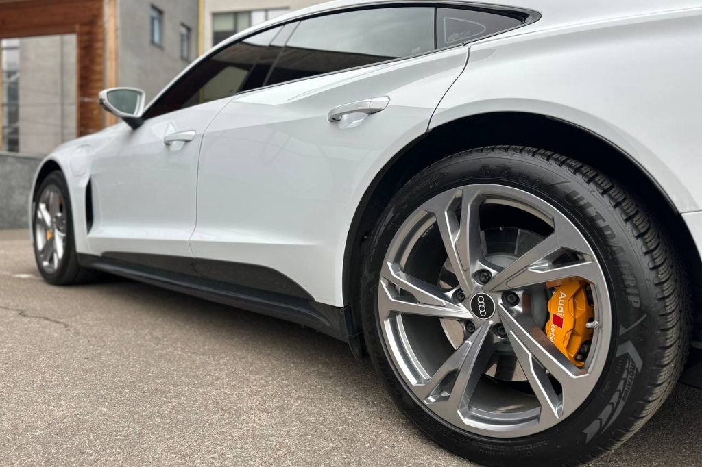 Audi RS e-tron GT 2021 фото 7