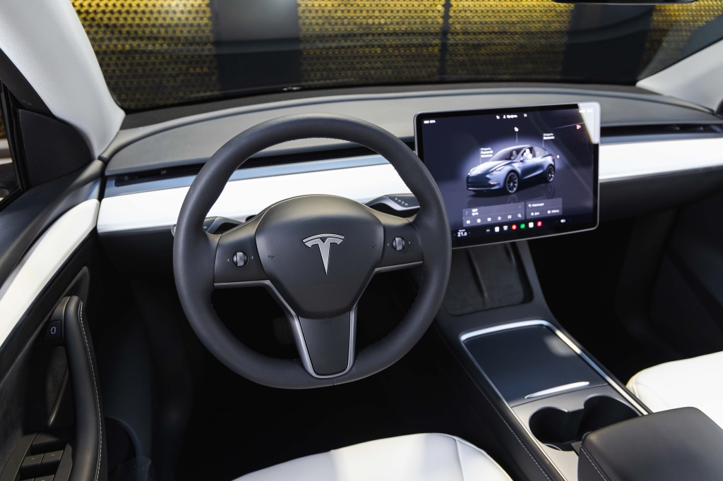 Tesla Model Y Long Range 2024 фото Tesla Model Y Long Range 2024 фото 32