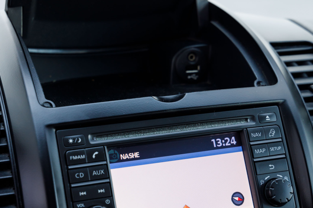 Nissan Note 2011 photo 18