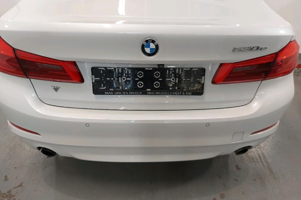 BMW 5 Series 2017 фото 9