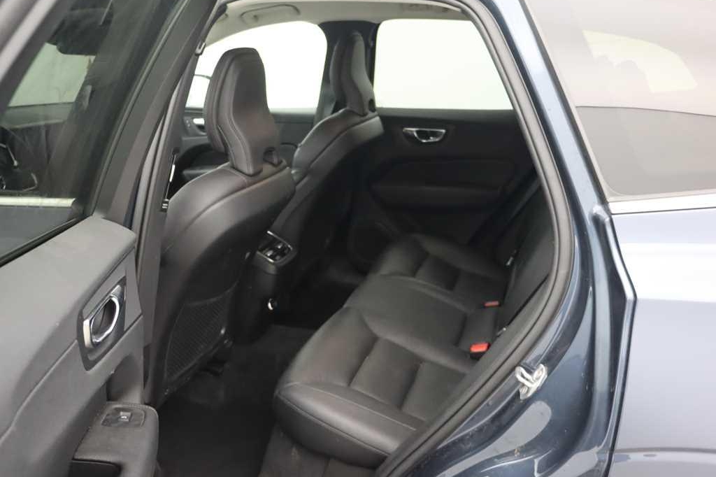 Volvo XC60 2019 фото 1