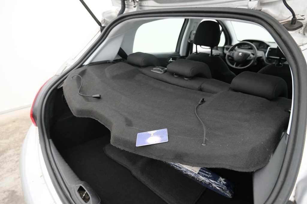 Peugeot 208 2017 фото 37