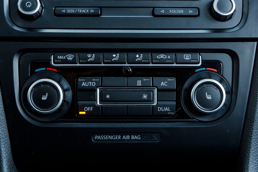 Volkswagen Golf VI 2010 photo 12