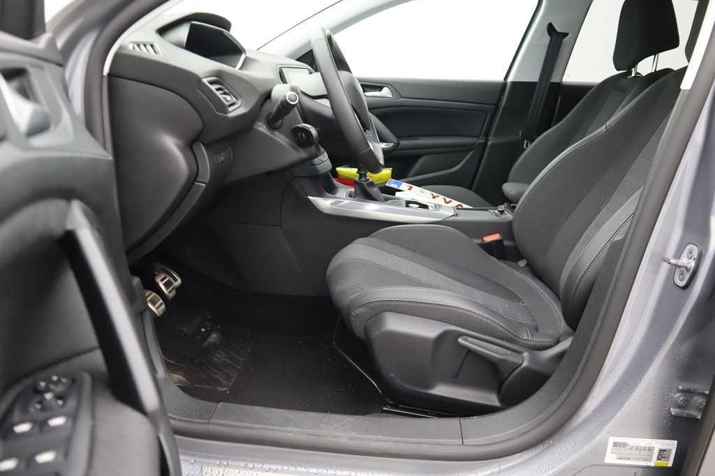 Peugeot 308 2020 фото 4