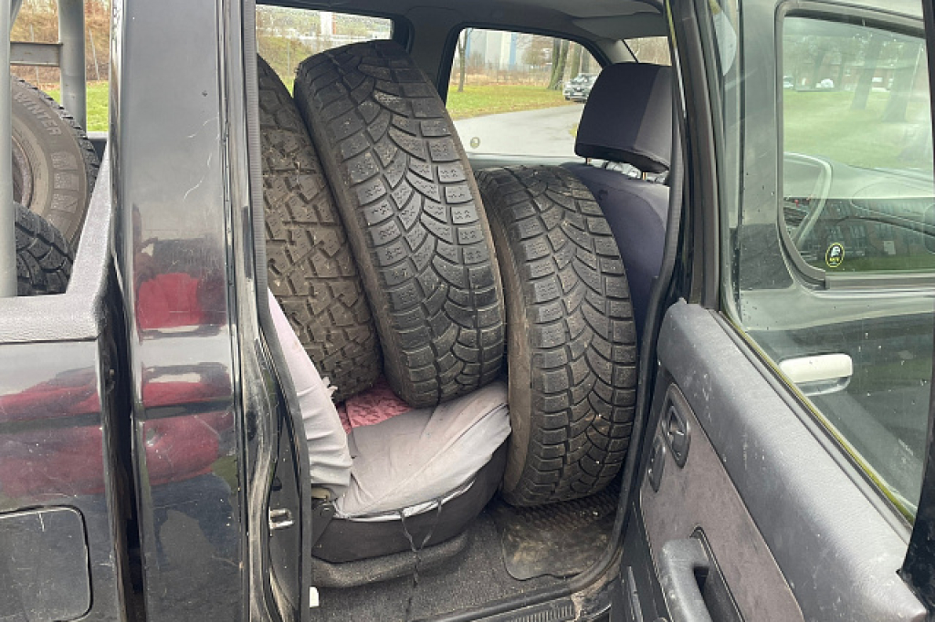 Nissan Pickup 2005 фото 7