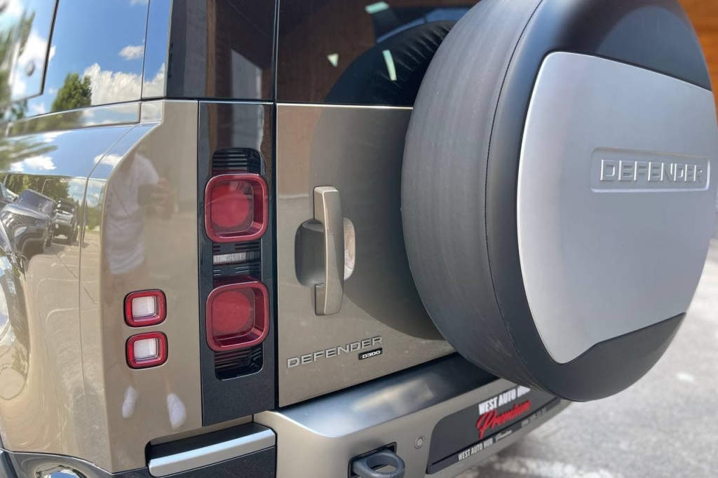 Land Rover Defender P300 XDynamic 2021 фото 9